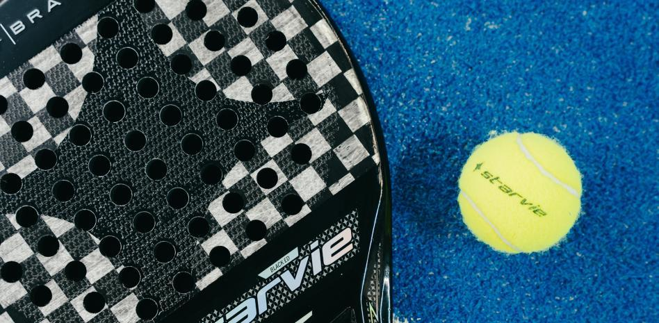 In che modo i materiali influenzano la scelta della racchetta da padel ideale?